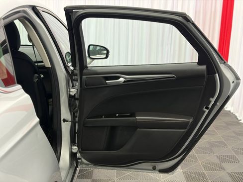 Used 2016 Ford Fusion SE FWD image 17