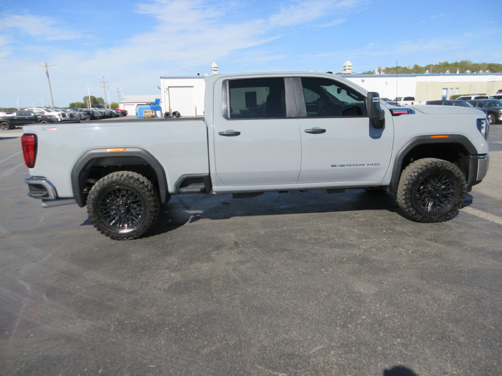 Certified 2024 GMC Sierra 2500 Pro AWD/4WD image 4