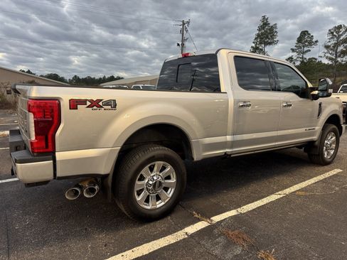 Used 2019 Ford F250 Platinum w/ Platinum Ultimate Package image 6