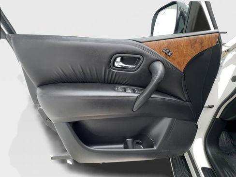 Used 2024 Nissan Armada SL w/ Captain's Chairs Package RWD image 24