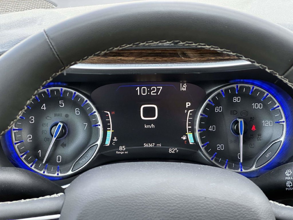 Used 2023 Chrysler Pacifica Limited FWD image 25