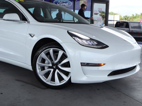 Used 2018 Tesla Model 3 Mid Range RWD image 2