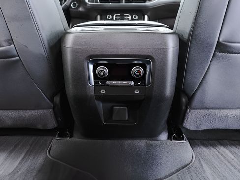 Used 2024 Chevrolet Suburban LT w/ LT Signature Plus Package AWD/4WD image 29