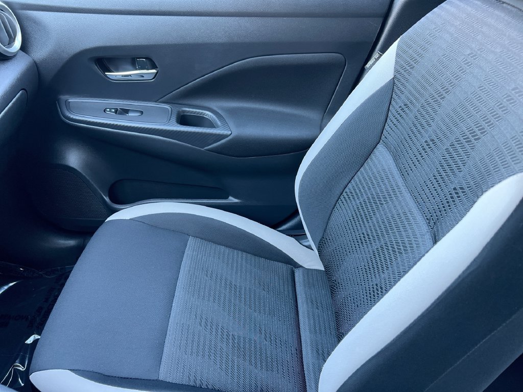 Used 2022 Nissan Versa SV FWD image 29