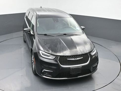 Used 2024 Chrysler Pacifica Select image 36