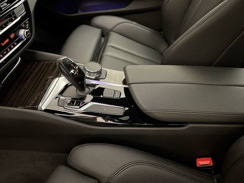 Used 2019 BMW 530i xDrive w/ Convenience Package AWD/4WD image 21