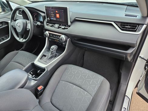 Used 2025 Toyota RAV4 XLE w/ Convenience Package FWD image 30