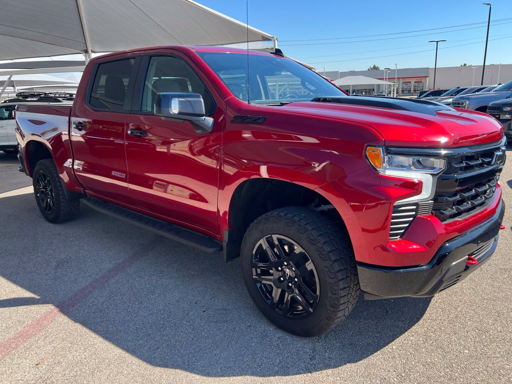 Used 2024 Chevrolet Silverado 1500 LT Trail Boss w/ LT Trail Boss Premium Package AWD/4WD image 2
