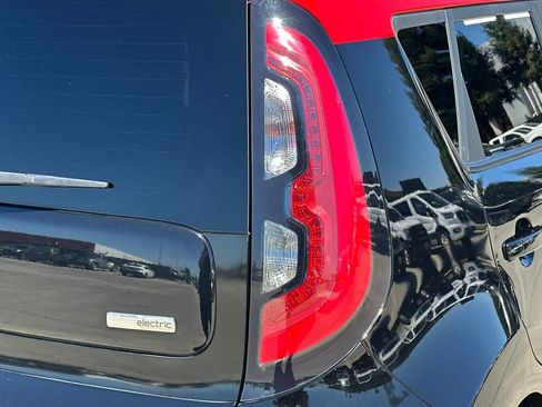 Used 2019 Kia Soul EV + FWD image 34
