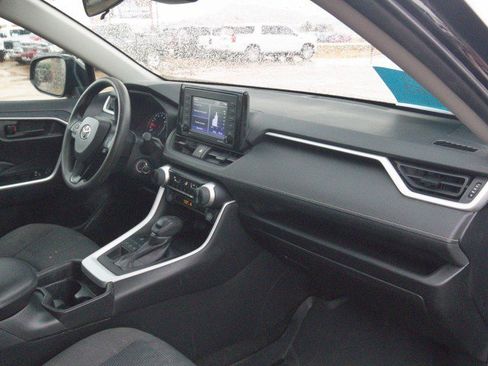 Used 2021 Toyota RAV4 LE AWD/4WD image 28