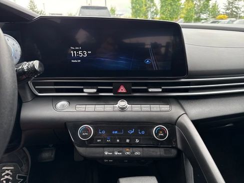 Used 2024 Hyundai Elantra SEL FWD image 21