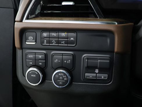 Used 2025 Chevrolet Tahoe High Country w/ Sun And Tow Package image 18