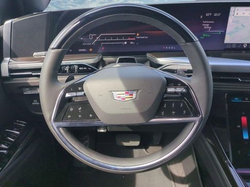 Certified 2025 Cadillac Escalade ESV Luxury RWD image 25