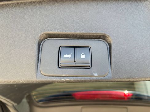 Used 2025 Nissan Rogue SV FWD image 19