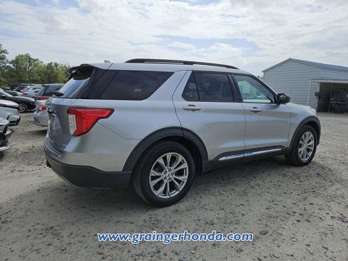 Used 2020 Ford Explorer XLT w/ Equipment Group 202A image 7
