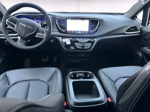 New 2026 Chrysler Pacifica Select image 10