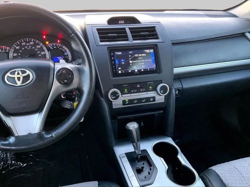 Used 2012 Toyota Camry SE FWD image 7
