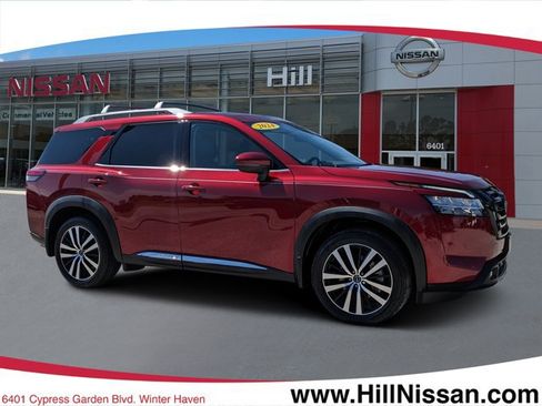 Certified 2024 Nissan Pathfinder Platinum w/ Lighting Package (N92) FWD image 1
