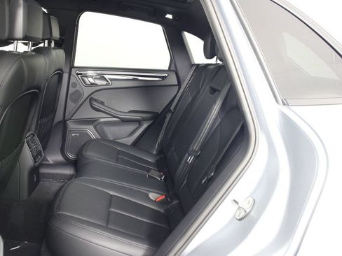 Certified 2026 Porsche Macan AWD/4WD image 33