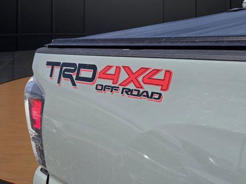 Used 2022 Toyota Tacoma TRD Off-Road w/ Technology Package AWD/4WD image 7