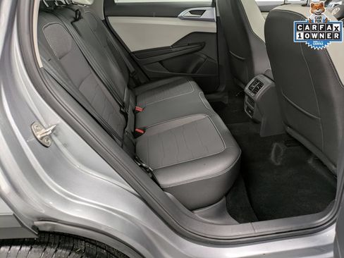 Used 2025 Volkswagen Taos SE w/ Panoramic Sunroof Package AWD/4WD image 30