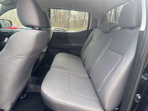 Used 2022 Toyota Tacoma SR AWD/4WD image 34