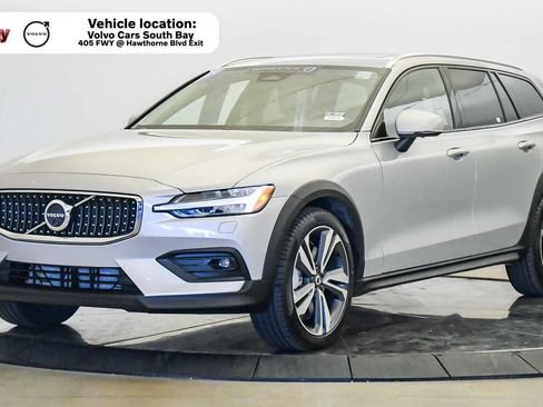Certified 2025 Volvo V60 B5 Cross Country Plus AWD/4WD image 1