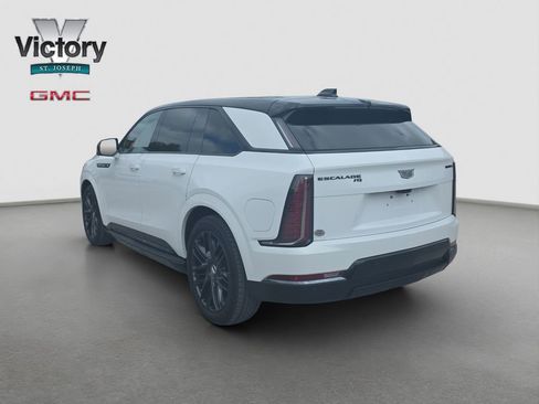 Used 2025 Cadillac Escalade IQ Sport 2 w/ LPO, ONYX Package AWD/4WD image 15