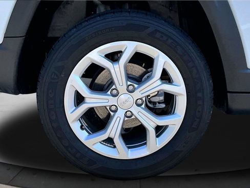 Used 2024 Jeep Compass Latitude image 34