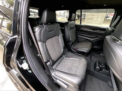 New 2025 Jeep Grand Cherokee L Altitude image 21