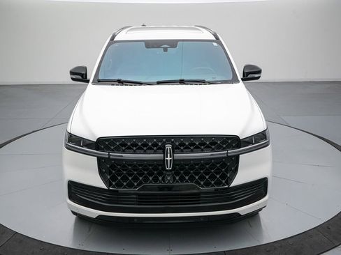 Used 2025 Lincoln Navigator L Reserve w/ Jet Appearance Package image 9