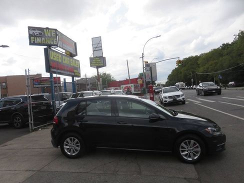 Used 2019 Volkswagen Golf S FWD image 9