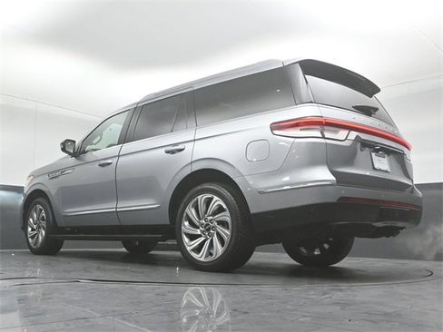 Used 2022 Lincoln Navigator Reserve image 38