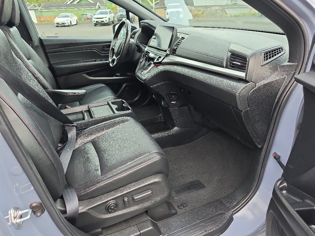 Used 2025 Honda Odyssey Sport-L image 17