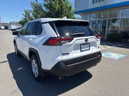 Used 2020 Toyota RAV4 XLE w/ All Weather Liner Package AWD/4WD image 8