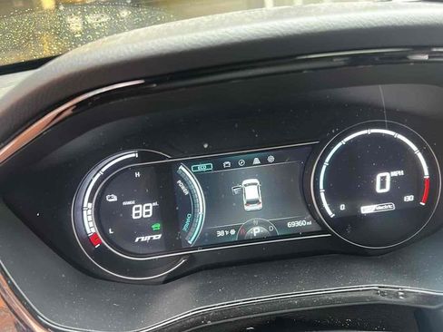 Used 2022 Kia Niro EX Premium w/ Cold Weather Package image 18