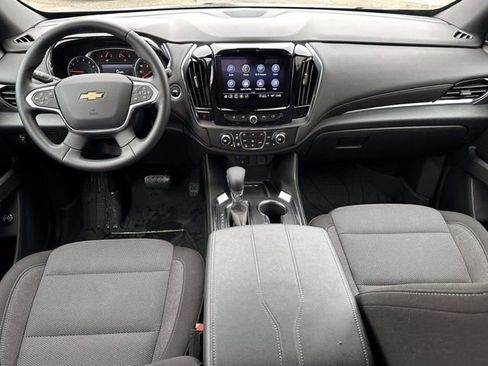 Used 2023 Chevrolet Traverse LT FWD image 2