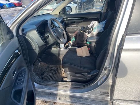 Used 2019 Mitsubishi Outlander ES image 6