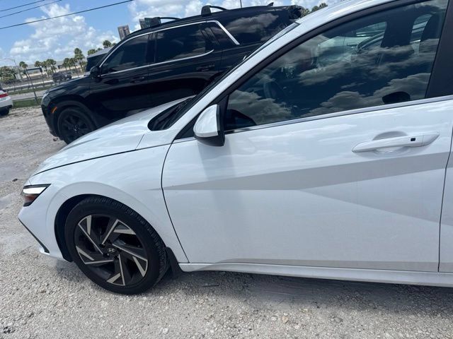 Certified 2024 Hyundai Elantra SEL w/ Convenience Package FWD image 10