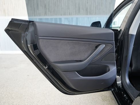 Used 2019 Tesla Model 3 Mid Range image 33