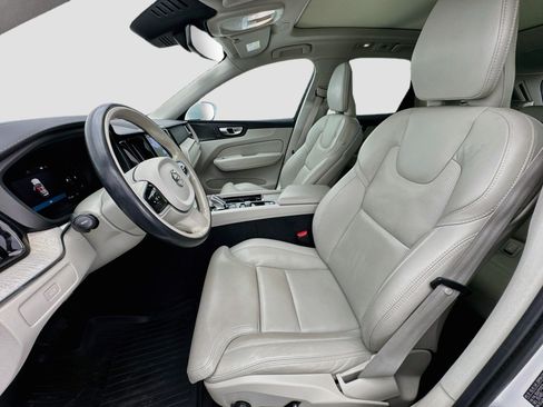 Used 2023 Volvo XC60 B5 Ultimate w/ Climate Package FWD image 13
