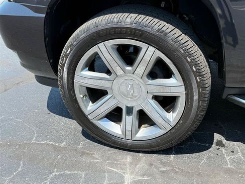 Used 2010 Cadillac Escalade Luxury AWD/4WD image 26