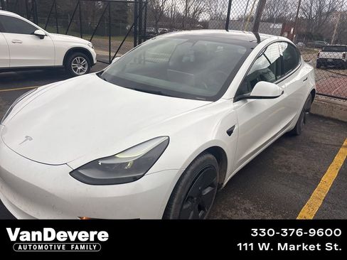 Used 2021 Tesla Model 3 Standard Range Plus image 1