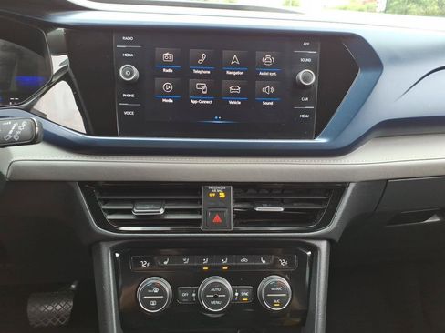 Used 2024 Volkswagen Taos SE FWD image 10