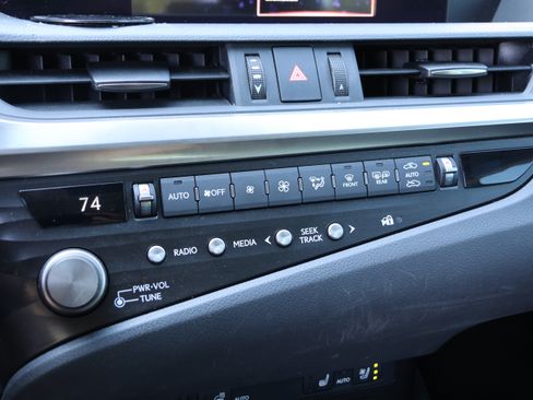 Used 2021 Lexus ES 300h w/ Premium Package FWD image 23