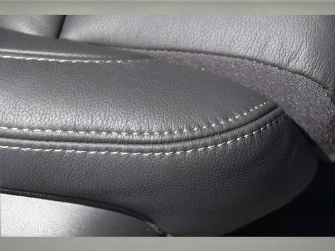 Certified 2025 Volvo XC40 B5 Plus w/ Protection Package Premier image 25