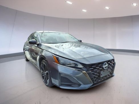 Used 2023 Nissan Altima 2.5 SR image 1