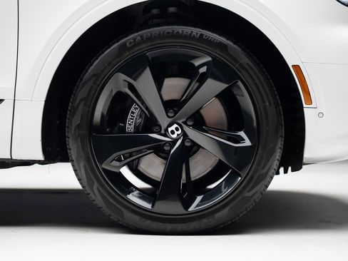 Used 2021 Bentley Bentayga Plug-In Hybrid AWD/4WD image 38