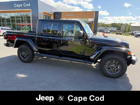 Used 2025 Jeep Gladiator Sport image 1