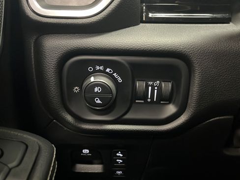 Used 2025 RAM 1500 Laramie w/ Night Edition AWD/4WD image 33